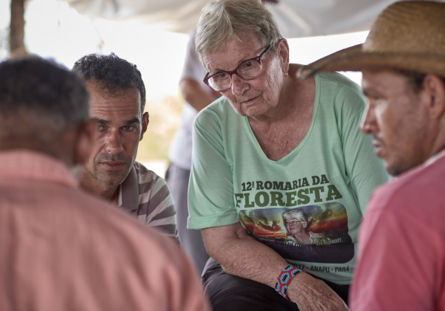 U.S. Sister Jane Dwyer, a member of the Sisters of Notre Dame de Namur, talks with farmers in the countryside near Anapu, in Brazil's northern Para state. (CNS Photo/Paul Jeffrey) 