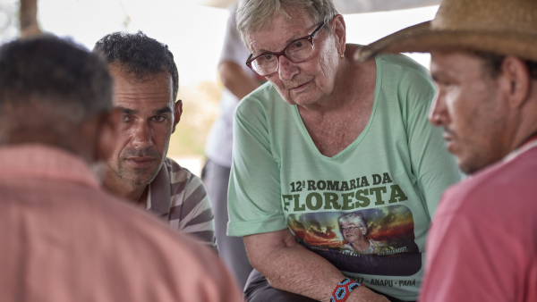 U.S. Sister Jane Dwyer, a member of the Sisters of Notre Dame de Namur, talks with farmers in the countryside near Anapu, in Brazil's northern Para state. (CNS Photo/Paul Jeffrey) 