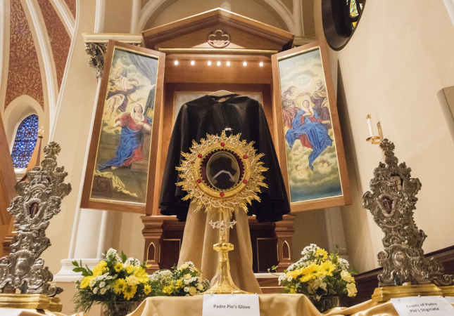padre_pio_relics.jpg