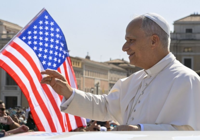pope leo and usa flag