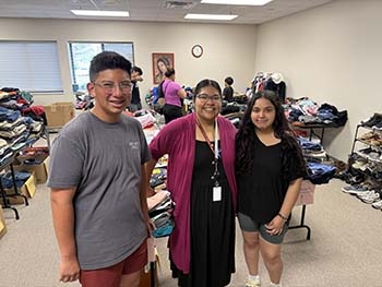 Student Volunteers at Migrant Pantry