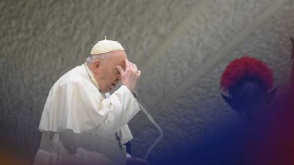 Pope Francis Sign of the Cross