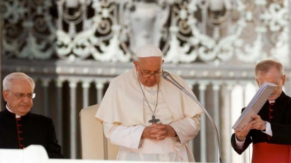 Pope Francis prays